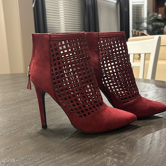 Size 6 Le Chateau Boots - Picture 2 of 4